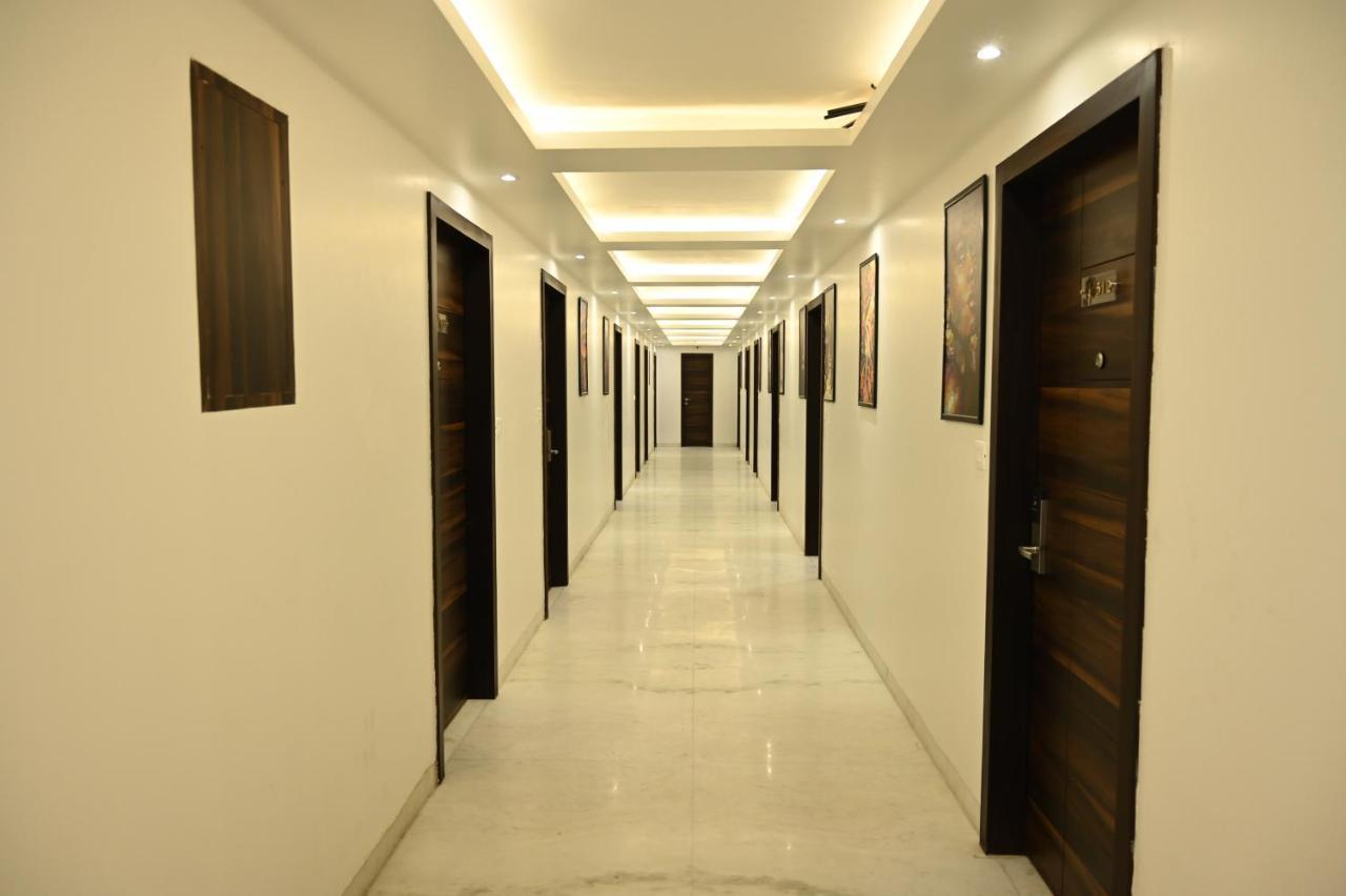 โฮเต็ล ลอว์เร้นซ์ Hotel อัมริตสา ภายนอก รูปภาพ