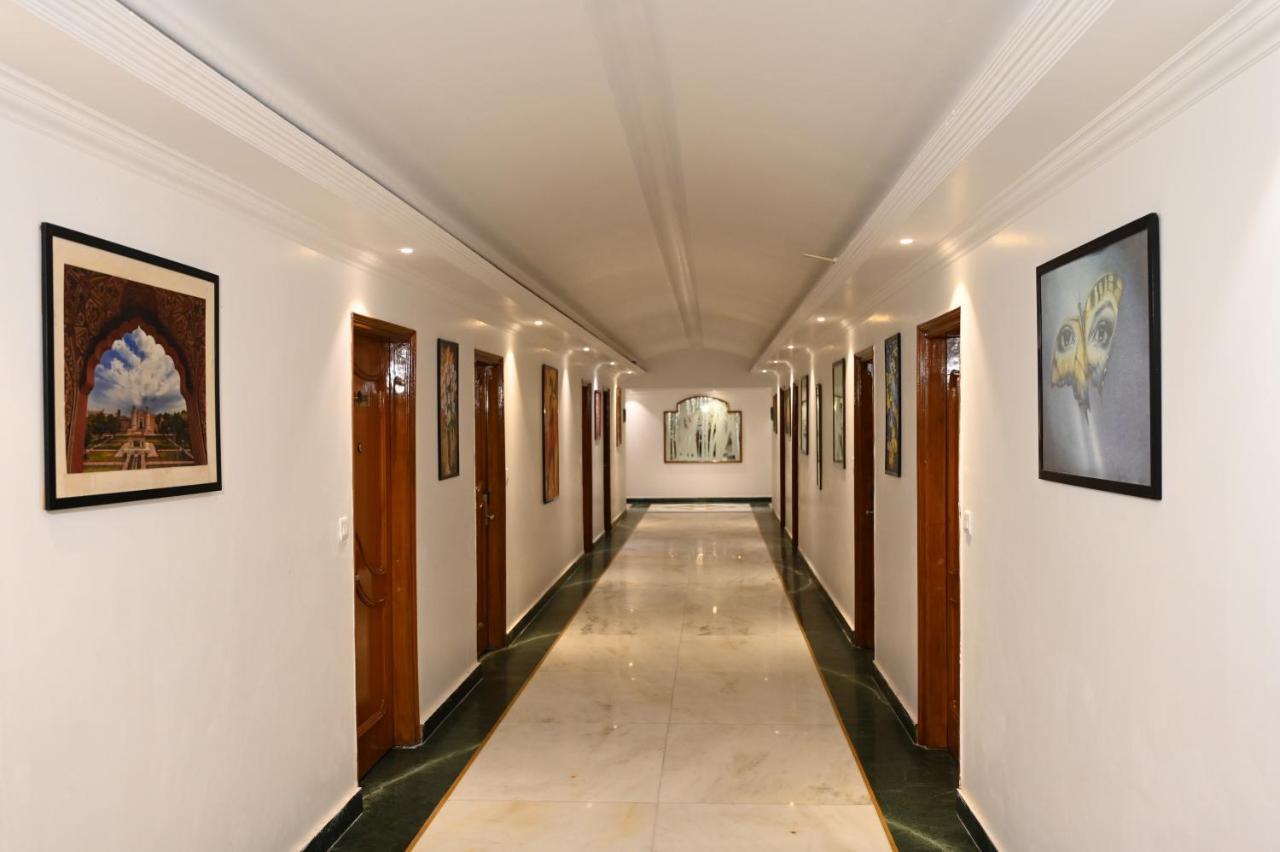 โฮเต็ล ลอว์เร้นซ์ Hotel อัมริตสา ภายนอก รูปภาพ