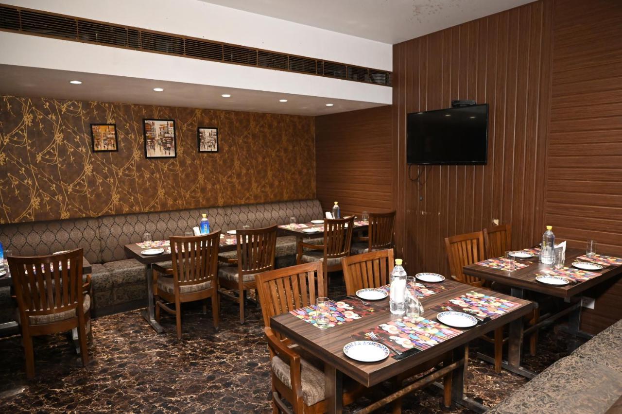 โฮเต็ล ลอว์เร้นซ์ Hotel อัมริตสา ภายนอก รูปภาพ