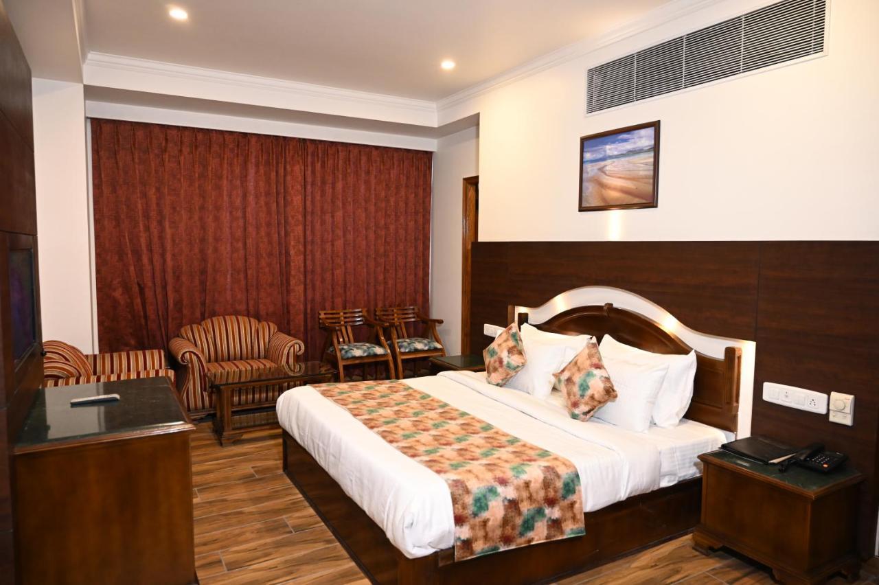 โฮเต็ล ลอว์เร้นซ์ Hotel อัมริตสา ภายนอก รูปภาพ
