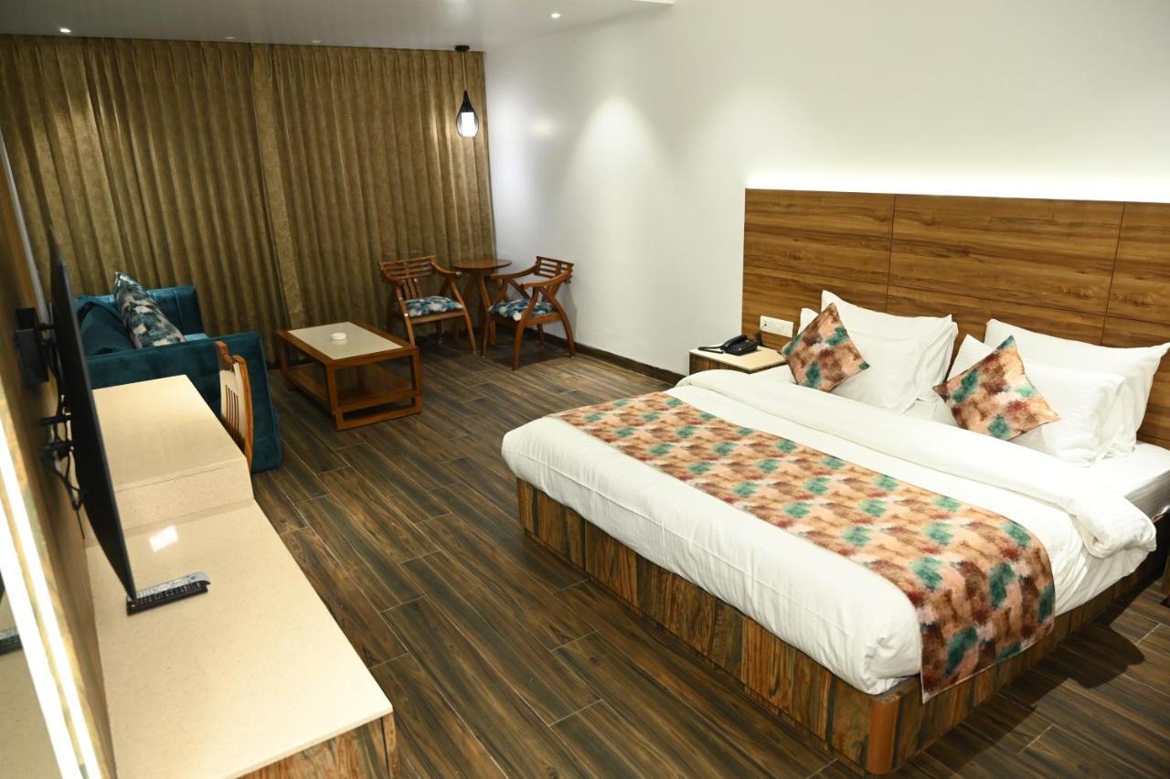 โฮเต็ล ลอว์เร้นซ์ Hotel อัมริตสา ภายนอก รูปภาพ